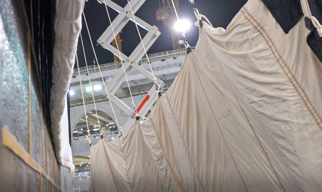 120 kilo altın, 100 kilo gümüş iplik... Kâbe’nin örtüsü yenilendi 10