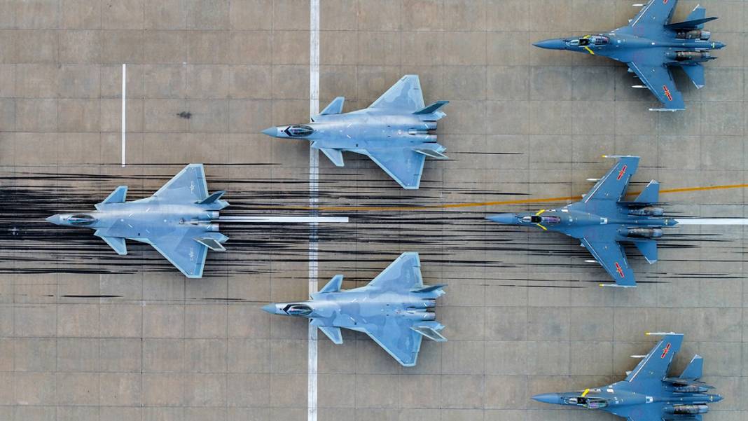 Dünyanın En Güçlü Hava Kuvvetleri: Türkiye kendi savaş uçağını üretemiyor ama... 5