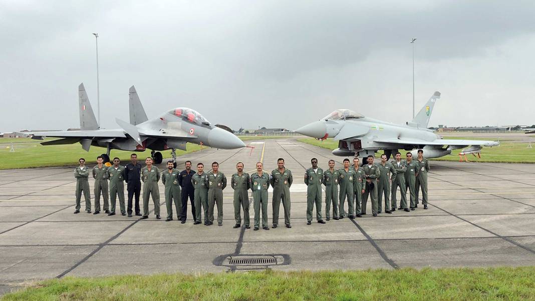 Dünyanın En Güçlü Hava Kuvvetleri: Türkiye kendi savaş uçağını üretemiyor ama... 6