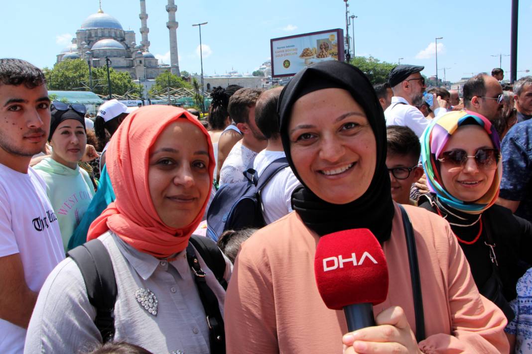 Eminönü'nde insanlar vapur iskelesine sığmadı 11