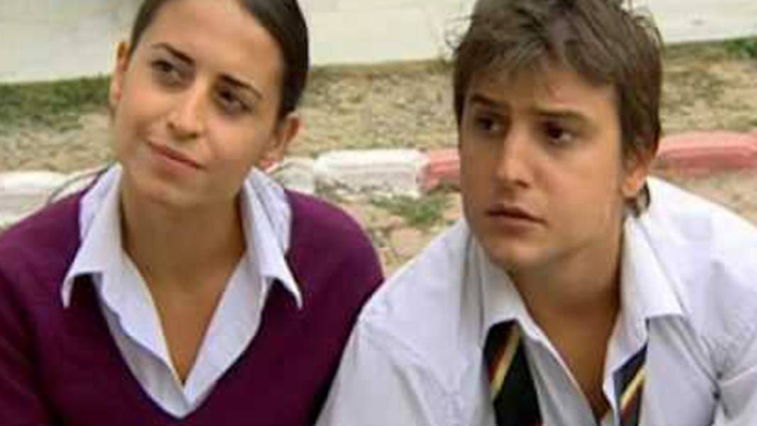 Arka Sıradakiler'in vesikalı güzeli Sibel'in 15 yıllık değişimi! İbo'yla aşkı dillere düşmüştü! Bakın şimdi ne halde? 4