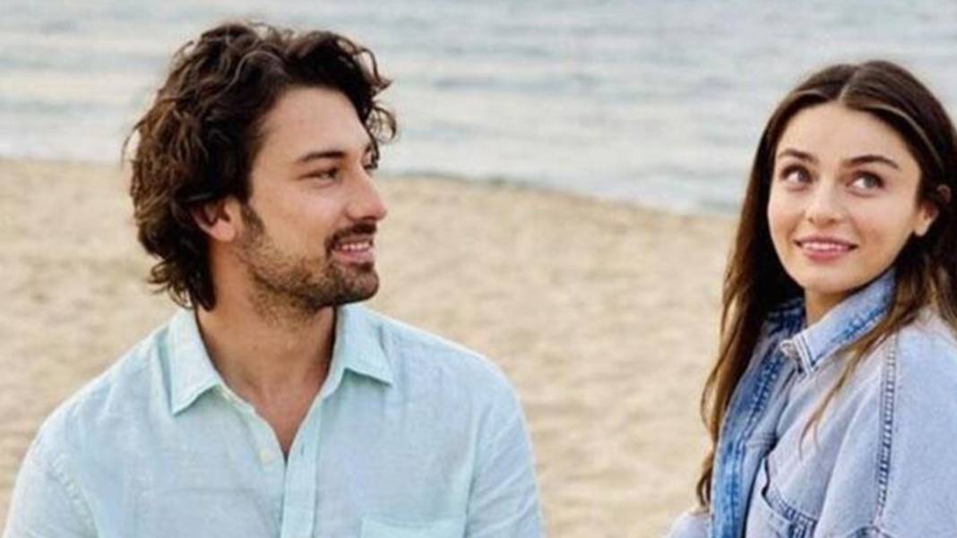 Ayça Ayşin Turan bronz teniyle balkonu ağlattı! Alp Navruz'un biricik sevgilisi pozuyla resmen yaktı! O nasıl fizik Ayça? 4