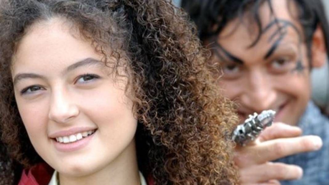 Selena'nın Çirkin Kıvılcım'ı Afet Olmuş! Bu Nasıl Değişim? İşte Hazal Şenel'in Şimdi Ki Hali 2