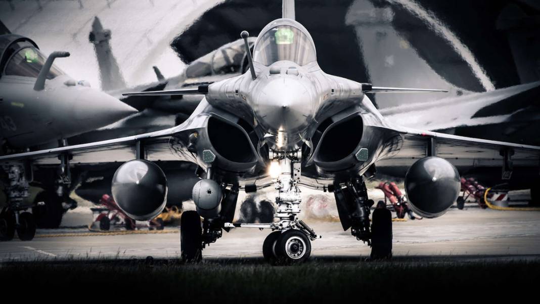 Dünyanın En Güçlü Hava Kuvvetleri: Türkiye kendi savaş uçağını üretemiyor ama... 11