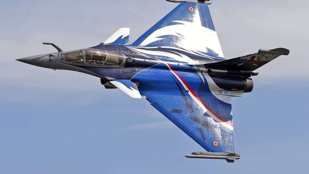 Dünyanın En Güçlü Hava Kuvvetleri: Türkiye kendi savaş uçağını üretemiyor ama... 12