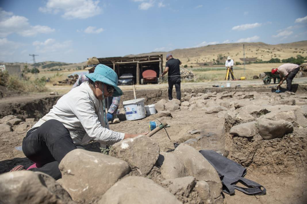 Tunceli'deki kazılarda heyecanlandıran keşif: Anıtsal yapı olabilir 13