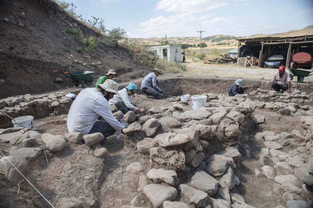 Tunceli'deki kazılarda heyecanlandıran keşif: Anıtsal yapı olabilir 6