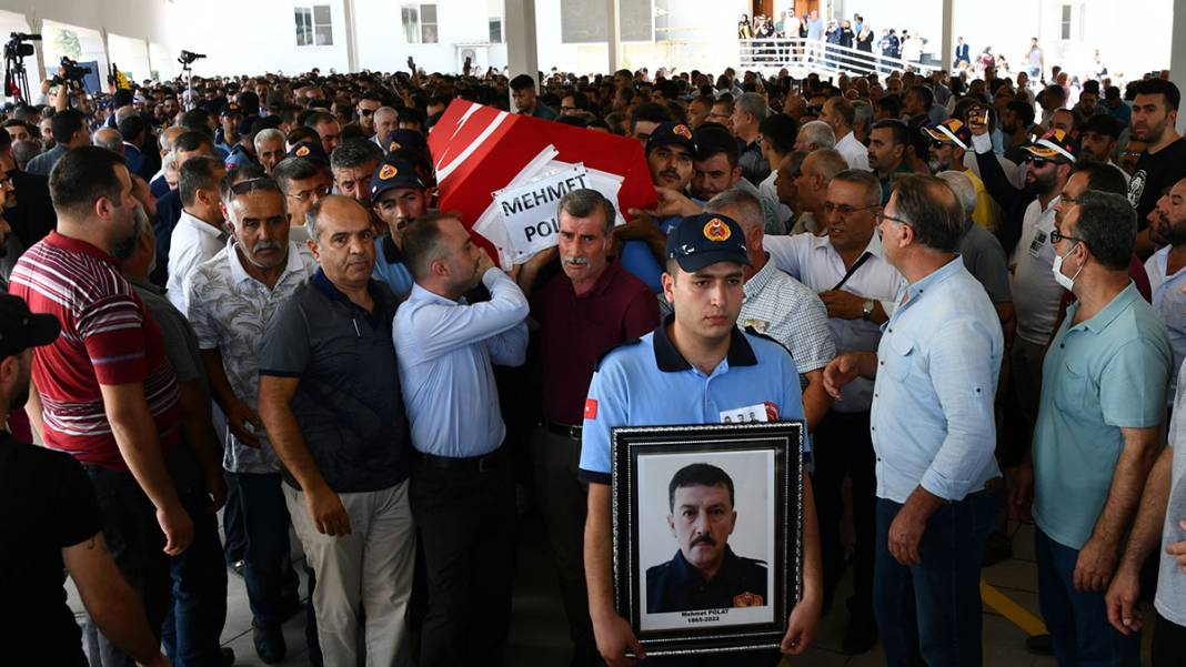 Korkunç kazada hayatını kaybeden itfaiyeci, sağlıkçı ve gazetecilere kahreden veda: Gaziantep'te gözyaşları sel oldu 4