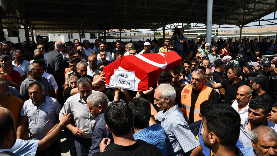 Korkunç kazada hayatını kaybeden itfaiyeci, sağlıkçı ve gazetecilere kahreden veda: Gaziantep'te gözyaşları sel oldu 5