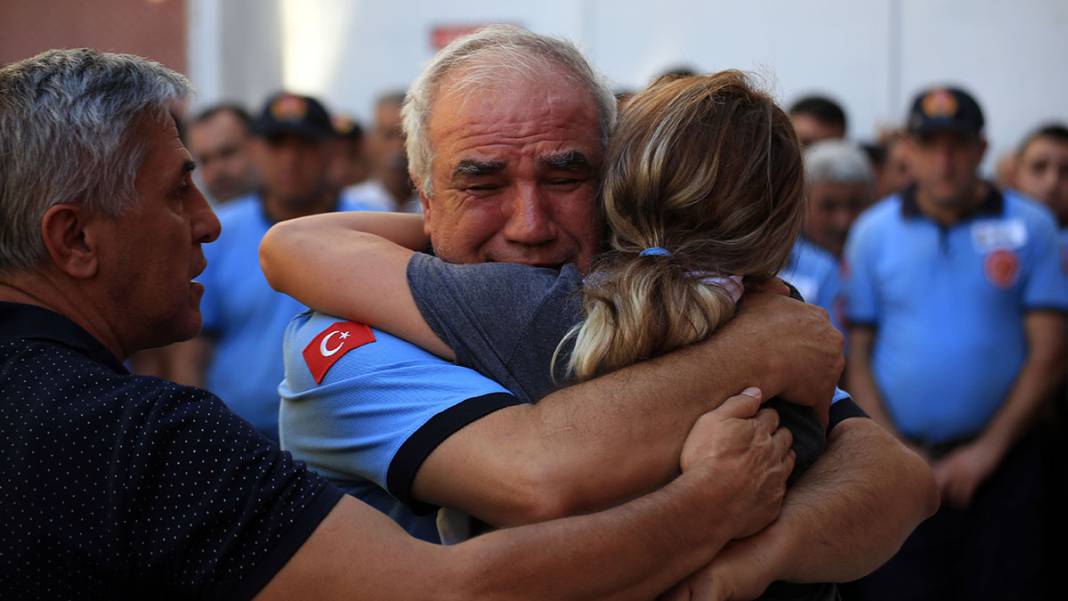 Korkunç kazada hayatını kaybeden itfaiyeci, sağlıkçı ve gazetecilere kahreden veda: Gaziantep'te gözyaşları sel oldu 9