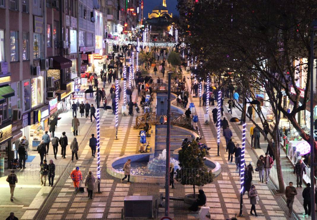 TÜİK ilçe ilçe İstanbul'da yaşayanların nereli olduğunu açıkladı: Sahillerde İstanbullu ve Giresunlular yaşıyor 25