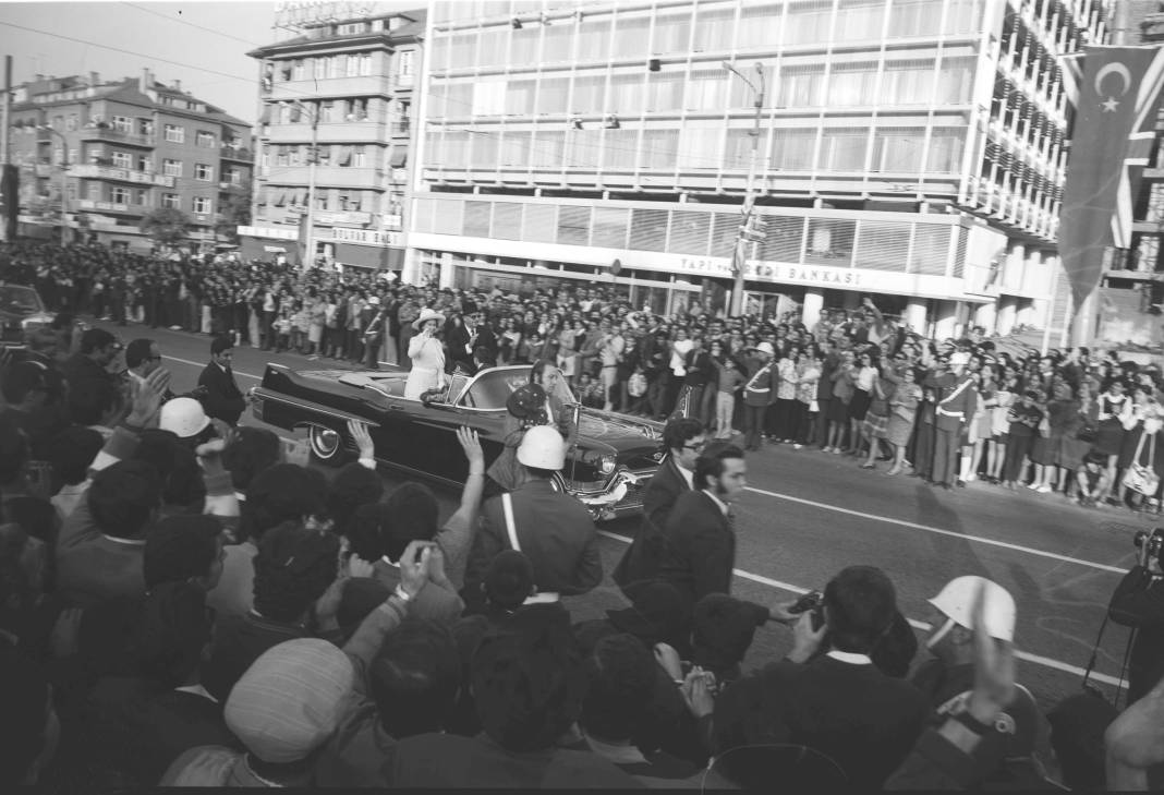 Kraliçe II. Elizabeth: Fotoğraflarla bir hayat 22