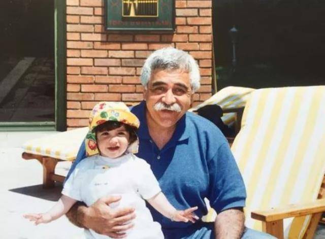 Olacak O Kadar'ın yıldızı Levent Kırca'nın kızını görenler şok oluyor! Meğer babasından da ünlüymüş... 2