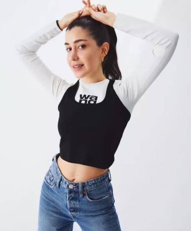 Olacak O Kadar'ın yıldızı Levent Kırca'nın kızını görenler şok oluyor! Meğer babasından da ünlüymüş... 6