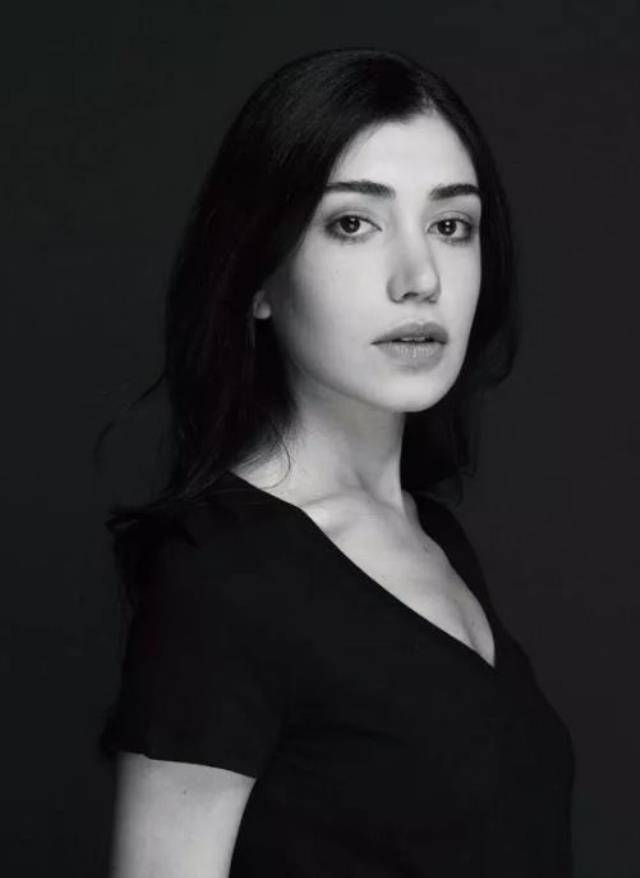 Olacak O Kadar'ın yıldızı Levent Kırca'nın kızını görenler şok oluyor! Meğer babasından da ünlüymüş... 5