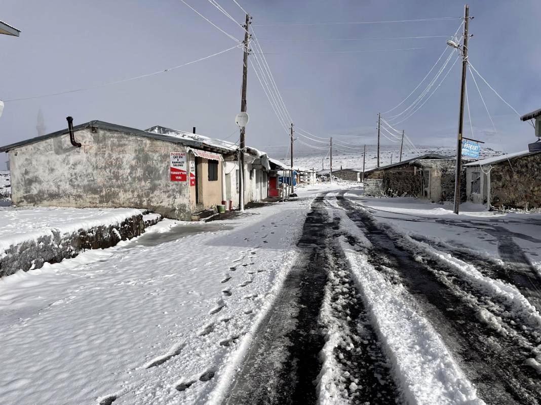 Eylül'de kar sürprizi: Birçok kente kar yağdı 11