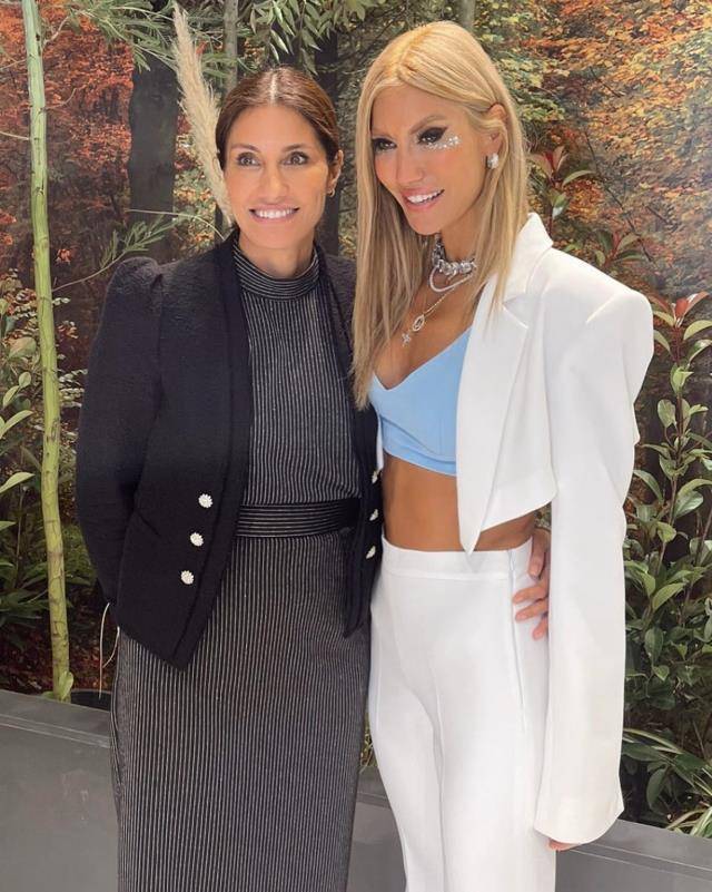 Çağla Şıkel ve ablası Berna'dan ağızları açık bırakan pozlar! Gören dönüp bir daha bakıyor: Bu nasıl bir genetik! 6