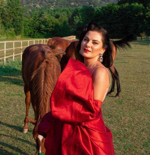 Akasya Durağı'nın Gülbin'i bir değişti pir değişti! Görenlerin ağzı açık kalıyor, bunlar nasıl pozlar? 4