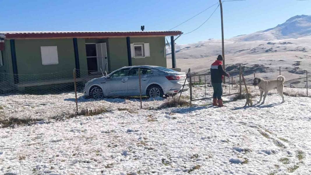 Eylül'de kar sürprizi: Birçok kente kar yağdı 9