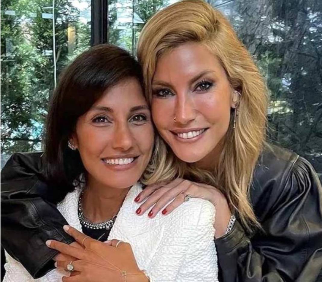 Çağla Şıkel ve ablası Berna'dan ağızları açık bırakan pozlar! Gören dönüp bir daha bakıyor: Bu nasıl bir genetik! 5