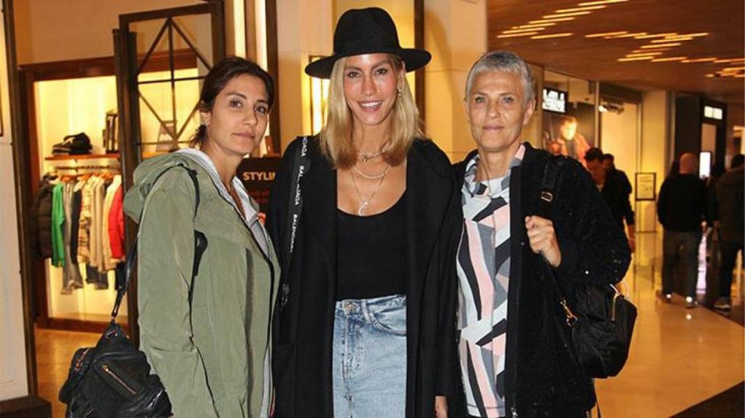 Çağla Şıkel ve ablası Berna'dan ağızları açık bırakan pozlar! Gören dönüp bir daha bakıyor: Bu nasıl bir genetik! 4