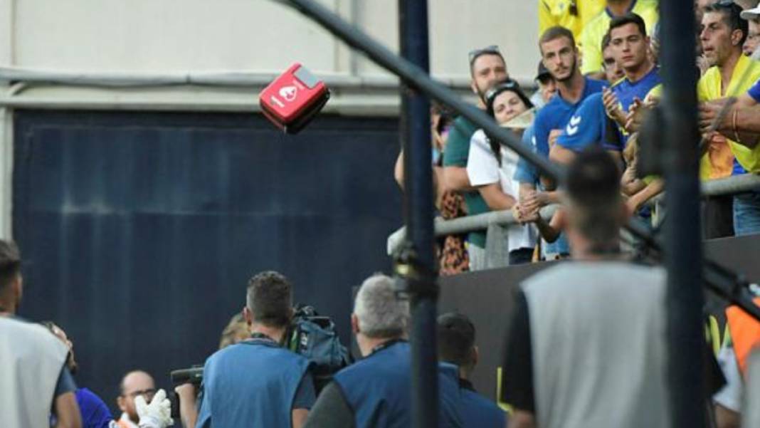 Barcelona maçında korku dolu anlar! Oyun yarıda kaldı, herkes soyunma odasına gönderildi: Tarihte görülmemiş olay 5
