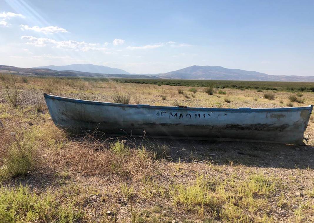 Marmara Gölü'nden eser kalmadı! Bir damla su bile yok 1