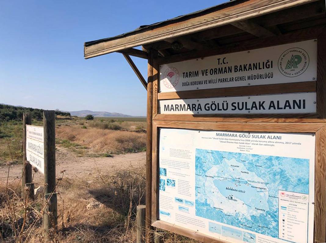 Marmara Gölü'nden eser kalmadı! Bir damla su bile yok 6
