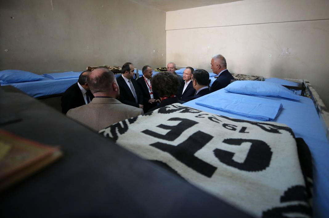 Bozdağ cezaevi anahtarını Ersoy'a teslim etti 11