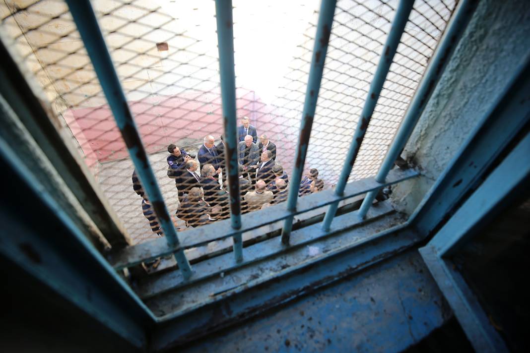 Bozdağ cezaevi anahtarını Ersoy'a teslim etti 8