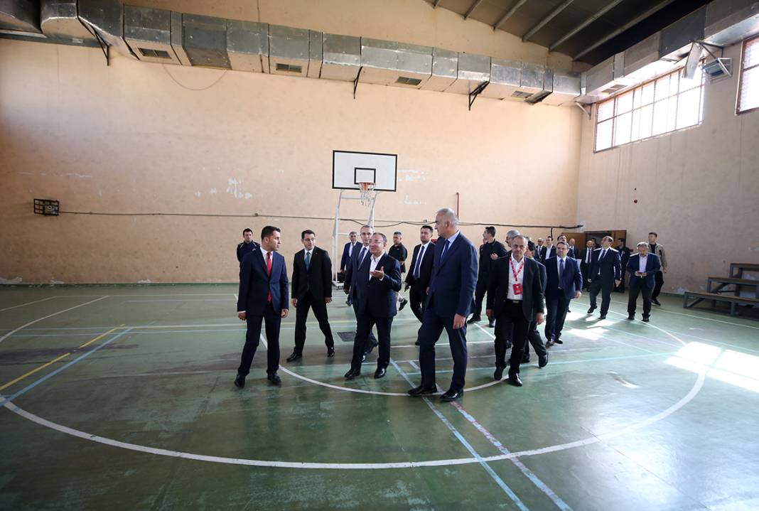 Bozdağ cezaevi anahtarını Ersoy'a teslim etti 4