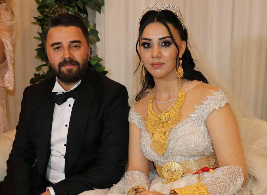 Gelinle damat takıların altında kaldı: 3 milyon 650 bin TL’lik hediye 9