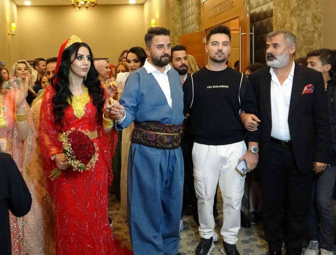 Gelinle damat takıların altında kaldı: 3 milyon 650 bin TL’lik hediye 5