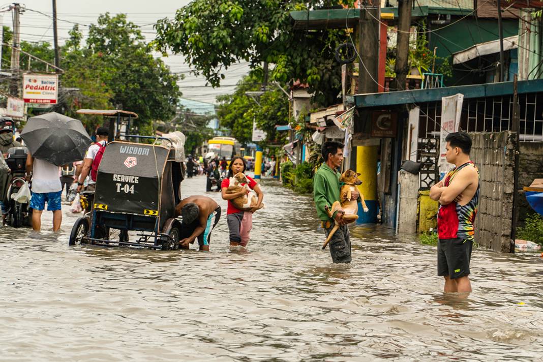 Filipinler'i vuran fırtınada can kaybı yükseliyor 7