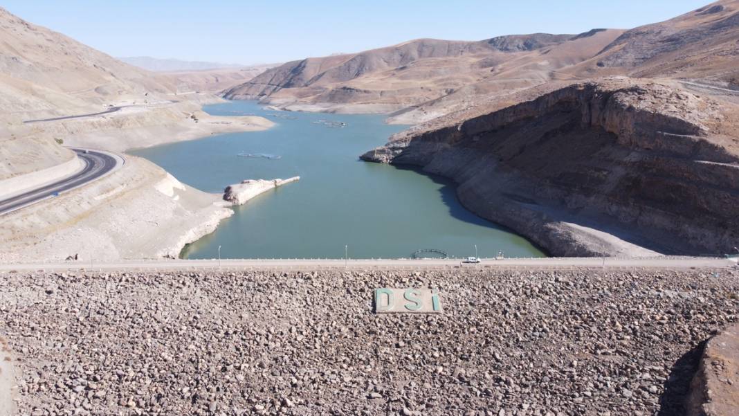 Zernek Barajı'nda su seviyesi dibi gördü! 'Vatandaşa su verilmeyecek konuma geldik' 17