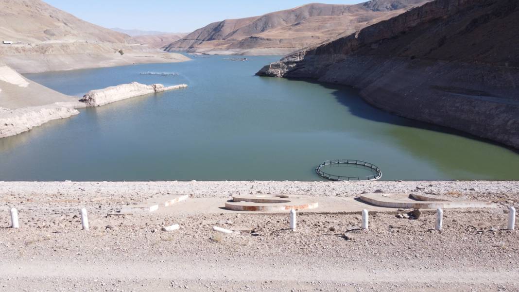 Zernek Barajı'nda su seviyesi dibi gördü! 'Vatandaşa su verilmeyecek konuma geldik' 11