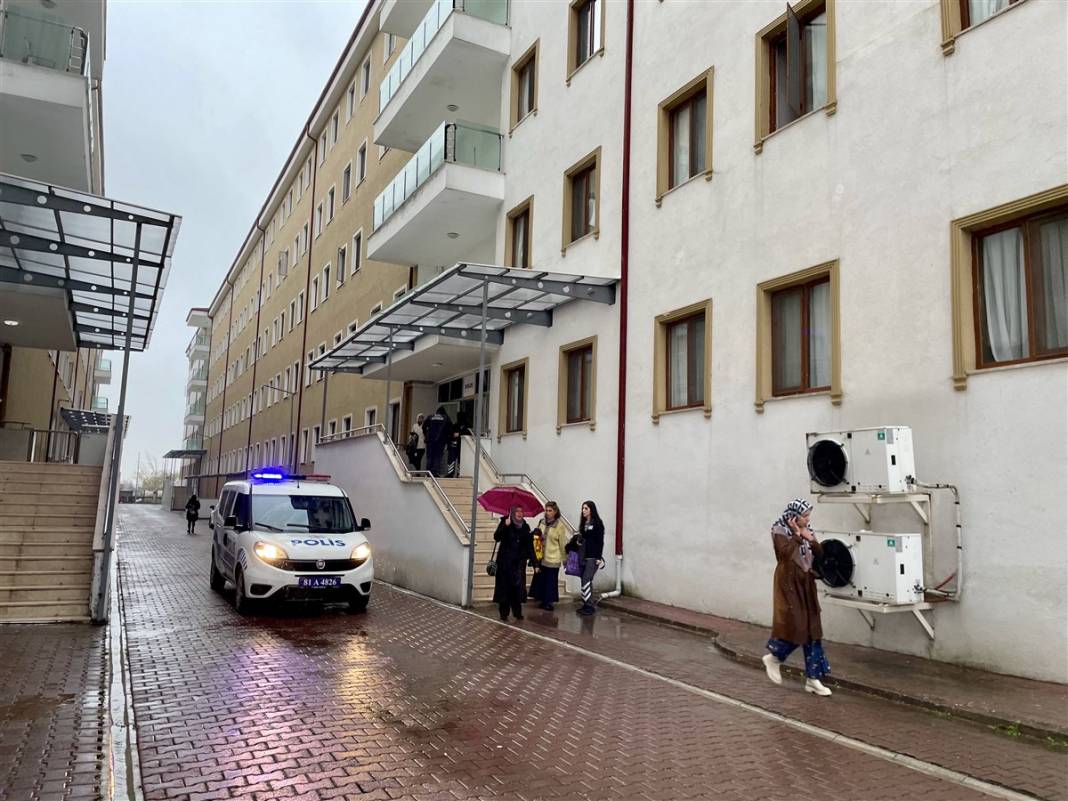 Düzce'de koku paniği: 2 bini aşkın öğrenci apar topar tahliye edildi 1