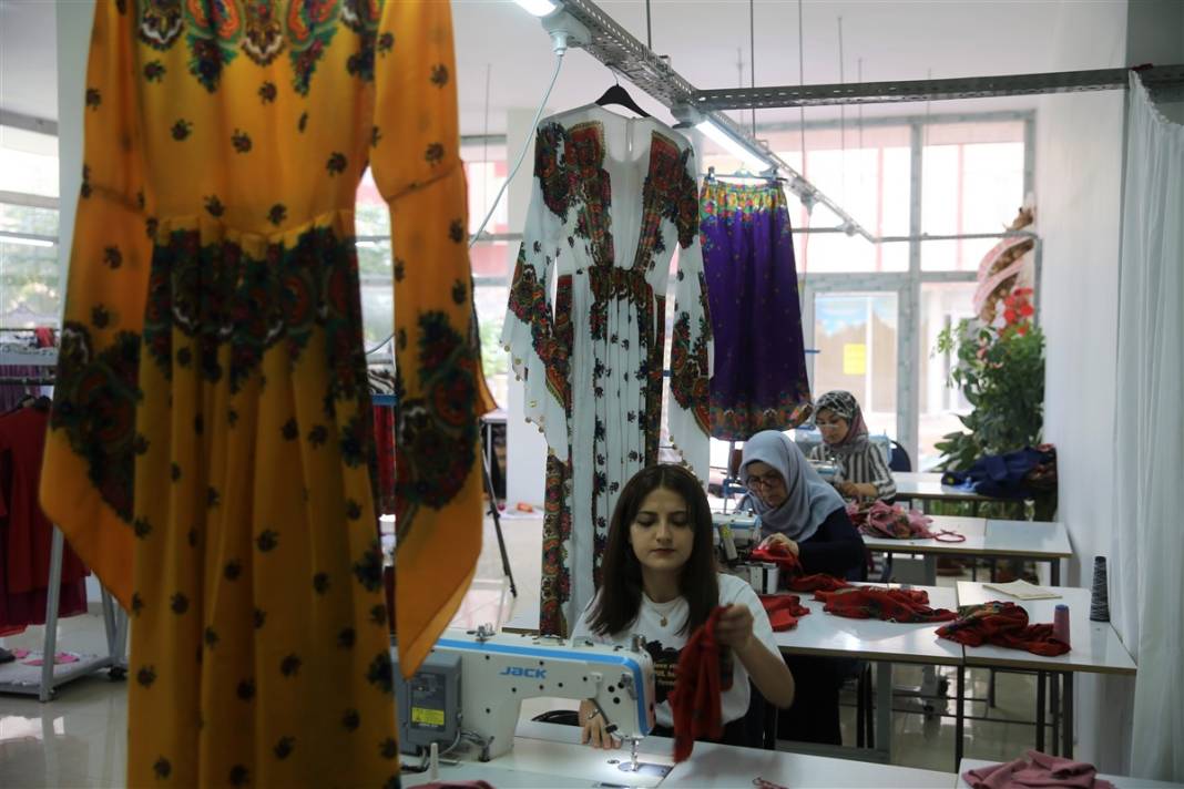 2 yıl önce başladı şimdi 5 ülkeye gönderiyor: Mezopotamya'nın asırlık giysileri dünyaya açıldı 17