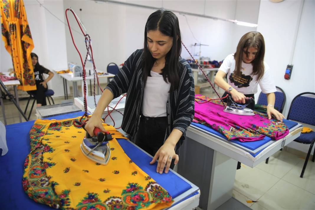 2 yıl önce başladı şimdi 5 ülkeye gönderiyor: Mezopotamya'nın asırlık giysileri dünyaya açıldı 10