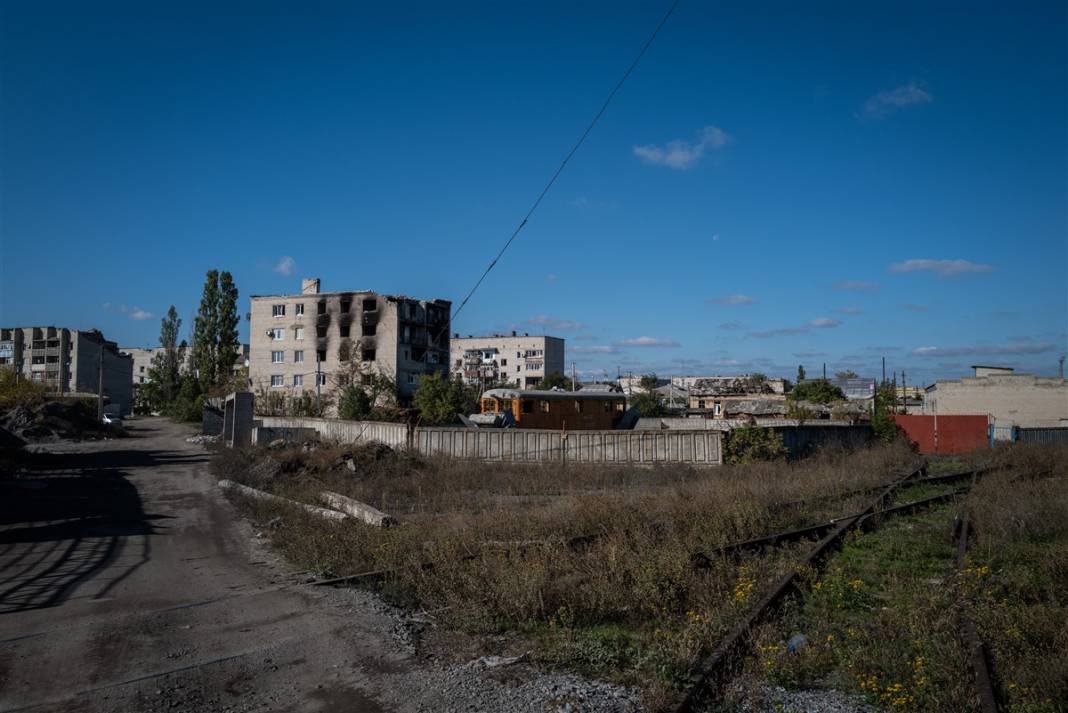 Rus güçlerinden geri alınan bölgelerde savaşın izleri: Gömülen cesetler kimlik tespiti için çıkarılıyor 24