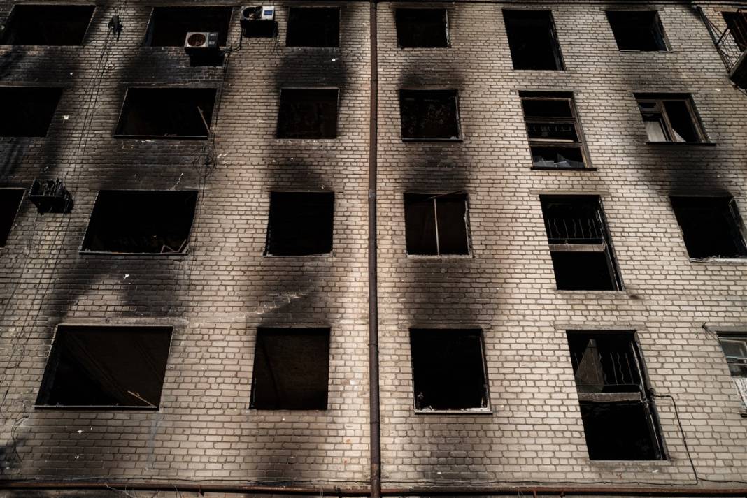 Rus güçlerinden geri alınan bölgelerde savaşın izleri: Gömülen cesetler kimlik tespiti için çıkarılıyor 9