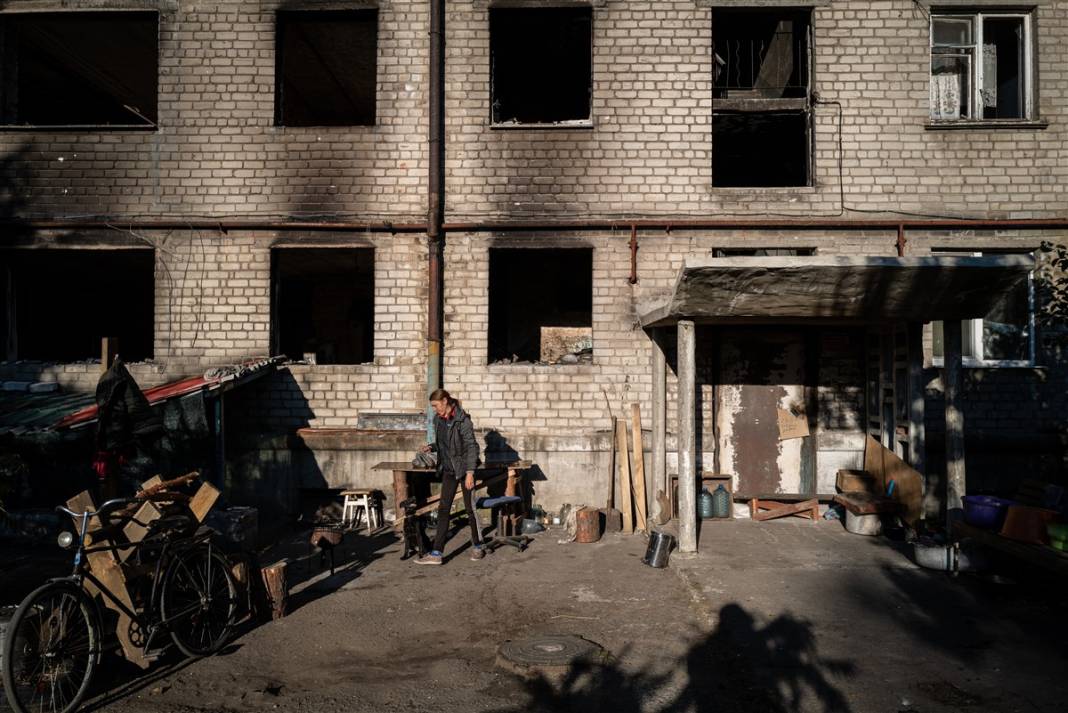 Rus güçlerinden geri alınan bölgelerde savaşın izleri: Gömülen cesetler kimlik tespiti için çıkarılıyor 7