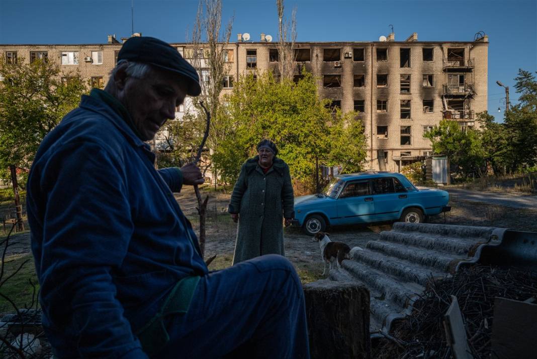 Rus güçlerinden geri alınan bölgelerde savaşın izleri: Gömülen cesetler kimlik tespiti için çıkarılıyor 6
