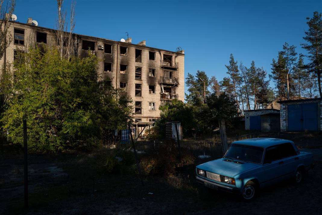 Rus güçlerinden geri alınan bölgelerde savaşın izleri: Gömülen cesetler kimlik tespiti için çıkarılıyor 2