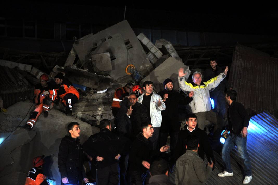 Büyük yıkımın 11'inci yılı... İşte Van depreminden hafızalara kazınan acı dolu kareler 23