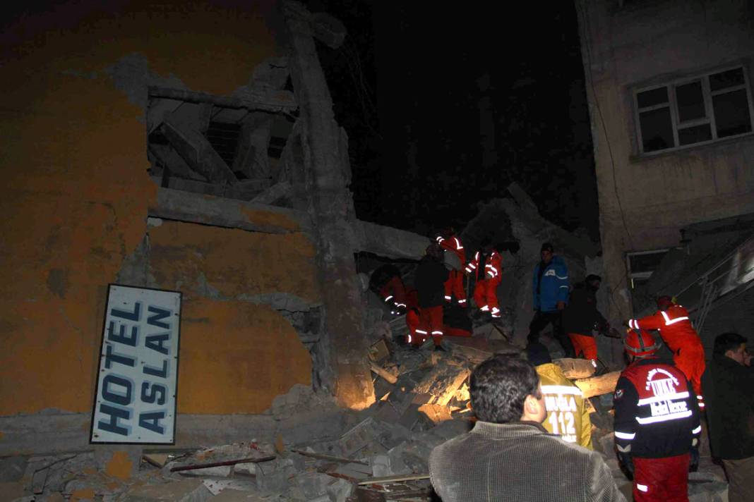 Büyük yıkımın 11'inci yılı... İşte Van depreminden hafızalara kazınan acı dolu kareler 22