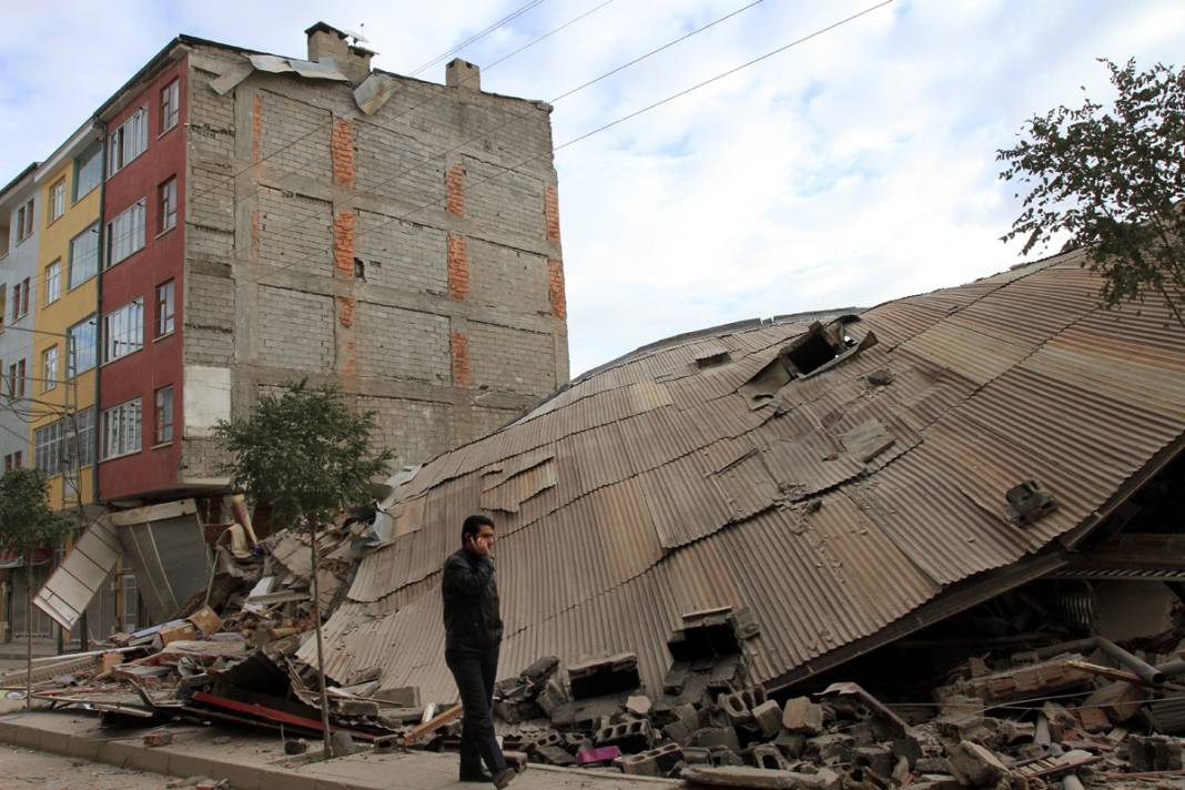Büyük yıkımın 11'inci yılı... İşte Van depreminden hafızalara kazınan acı dolu kareler 13