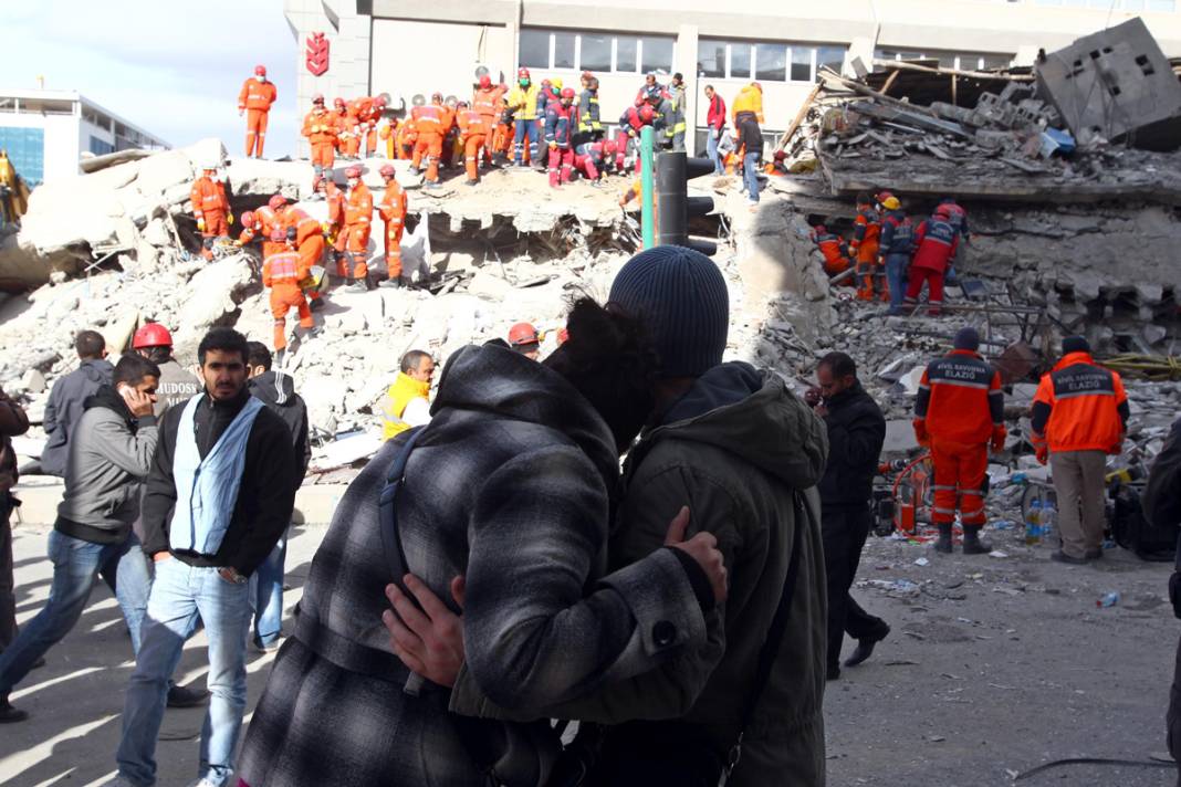 Büyük yıkımın 11'inci yılı... İşte Van depreminden hafızalara kazınan acı dolu kareler 5