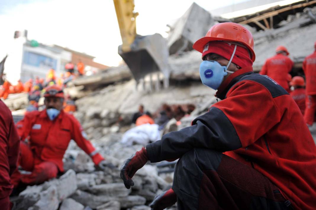 Büyük yıkımın 11'inci yılı... İşte Van depreminden hafızalara kazınan acı dolu kareler 7