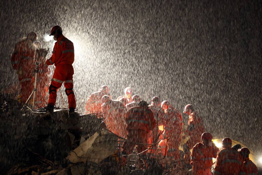 Büyük yıkımın 11'inci yılı... İşte Van depreminden hafızalara kazınan acı dolu kareler 1